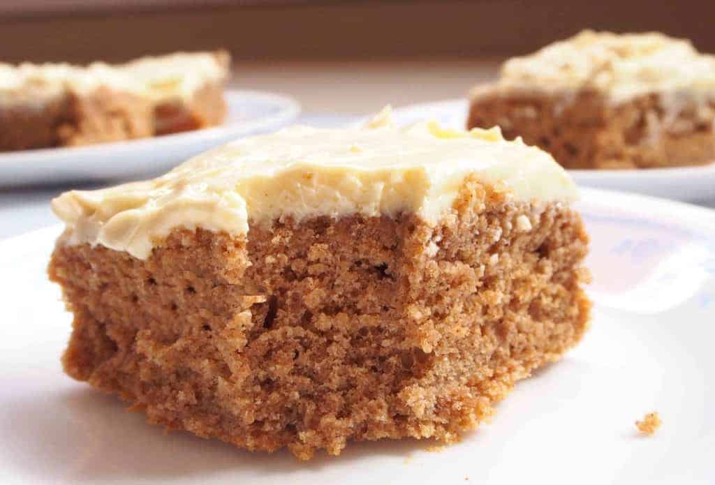 https://auniquelyediblemagic.com/recipes/cinnamon-caramel-cream-cheese-cake/