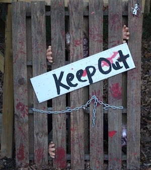 zombie Pallet Gate Scary halloween decoration