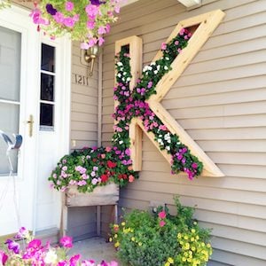 diy outdoor monogram planter by Ellery Designs on @Remodelaholic 6