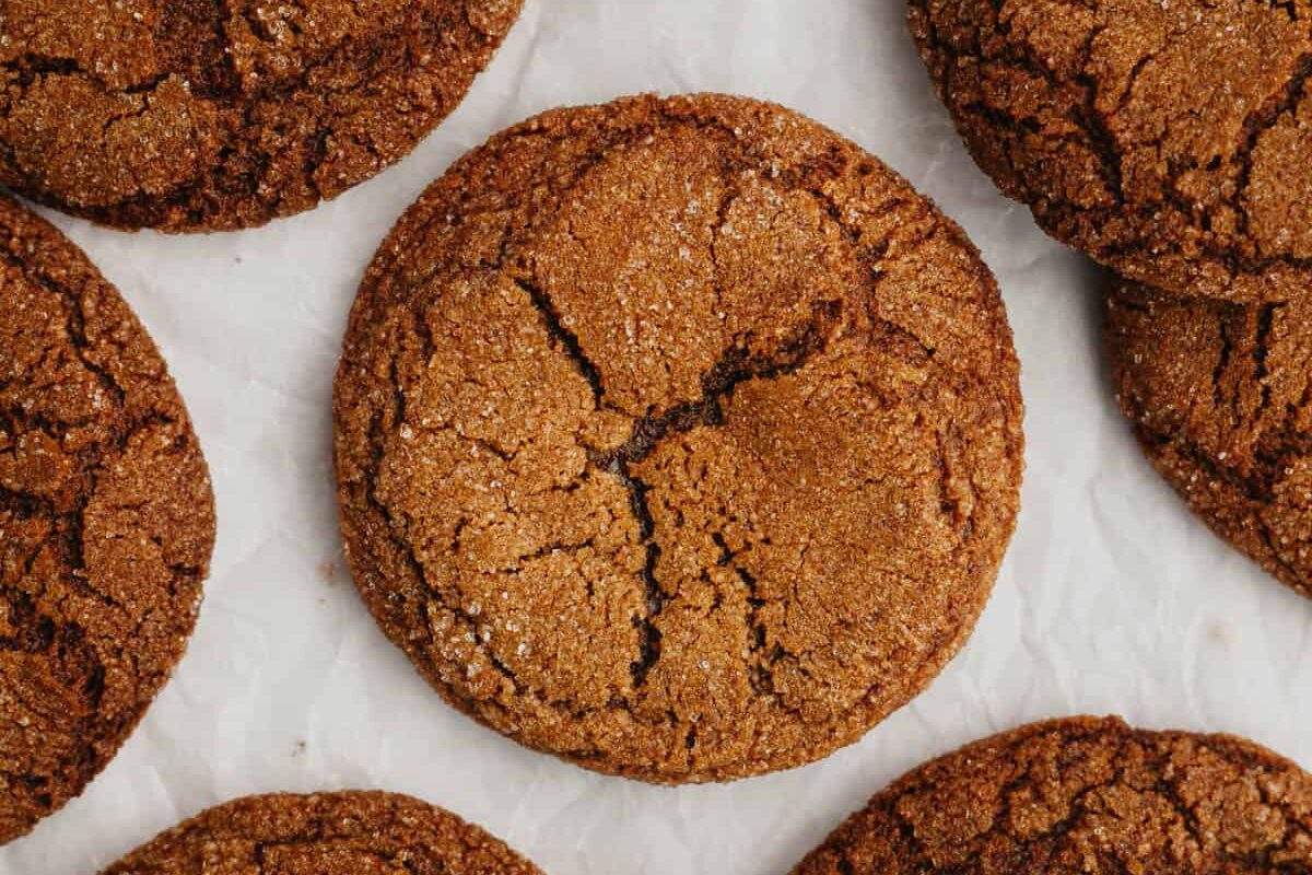 Molasses Crinkle Cookies